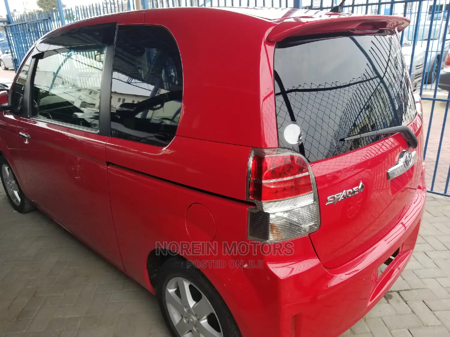 Toyota Spade 2015 Red