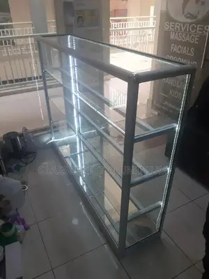 Four Shelves Desplay Complete With Snake Lights
