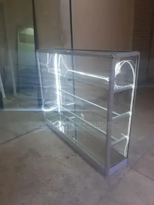 Four Shelves Desplay Complete With Snake Lights