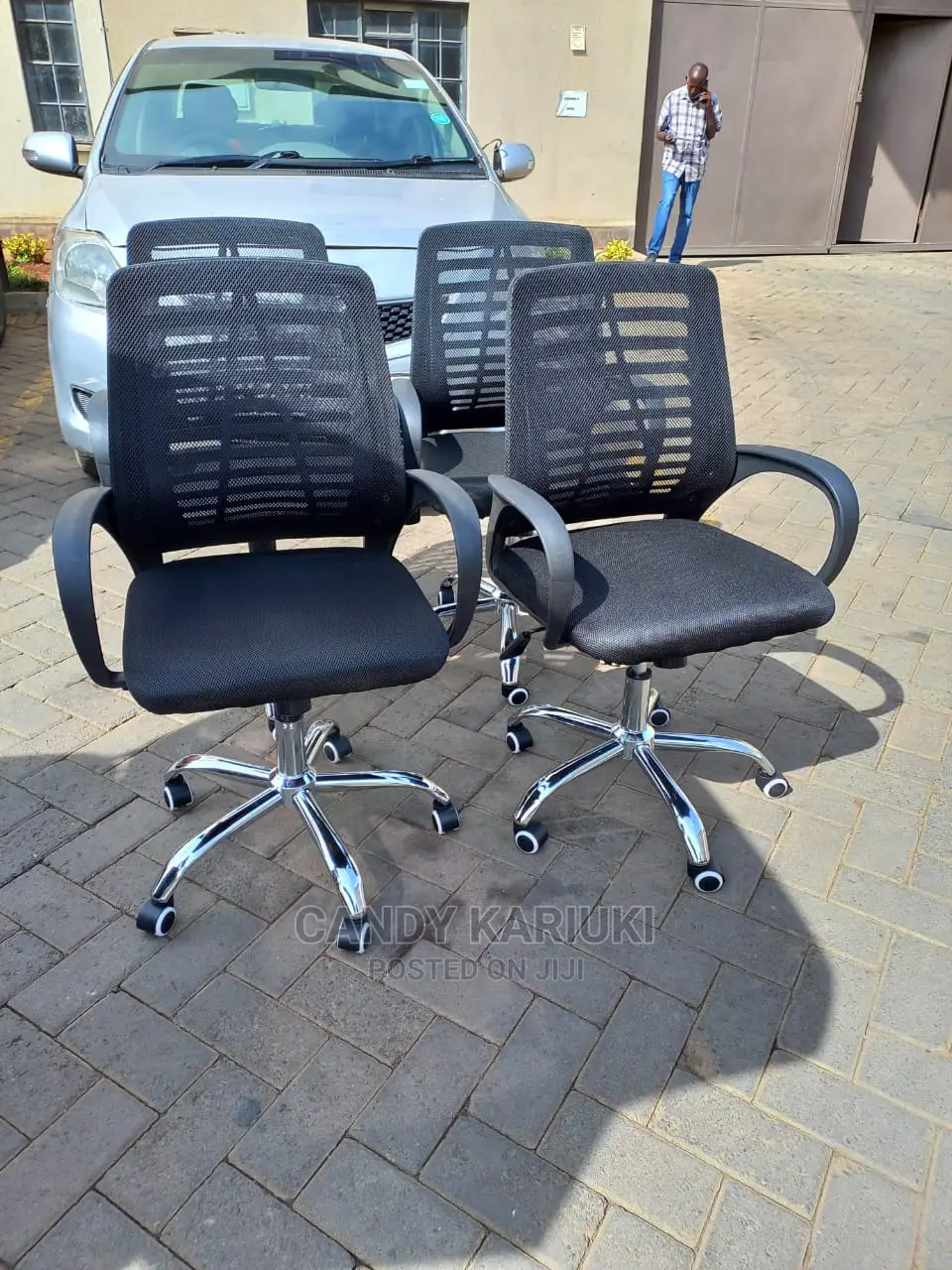 Spacious Secretarial Seats