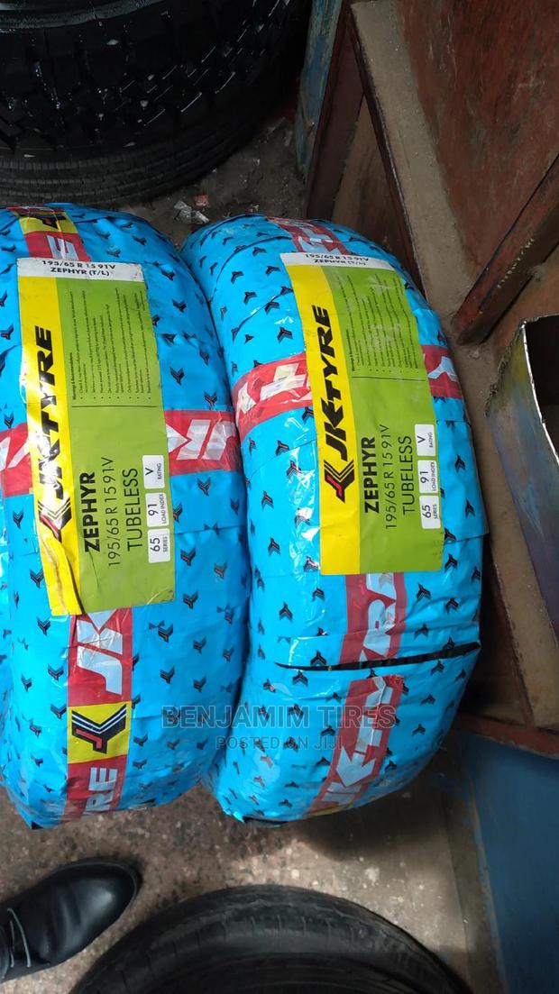 Zephyr Tires Sizes 195/65r15 Made in India.