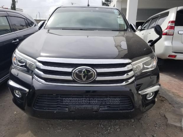 Toyota Hilux 2016 Black - main view