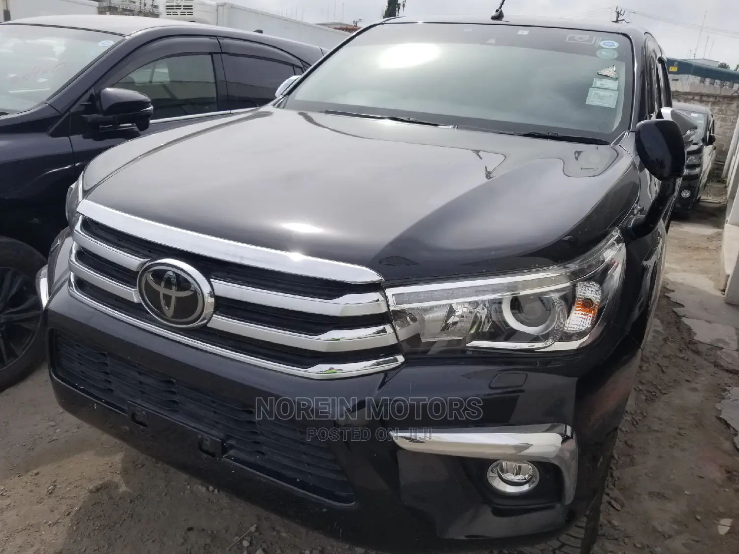 Toyota Hilux 2016 Black