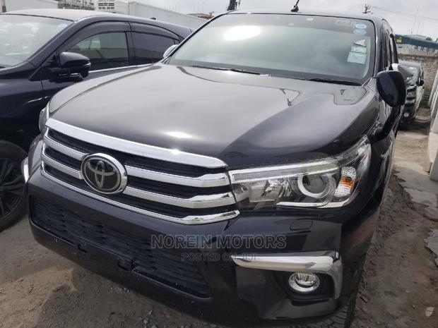 Toyota Hilux 2016 Black - thumbnail 3