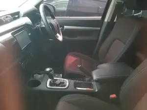 Toyota Hilux 2016 Black