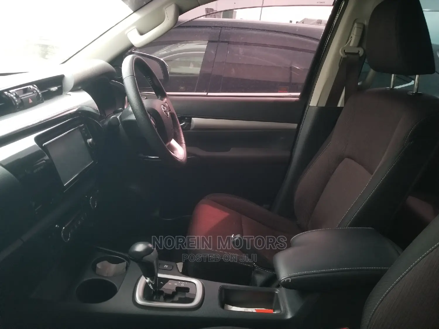 Toyota Hilux 2016 Black