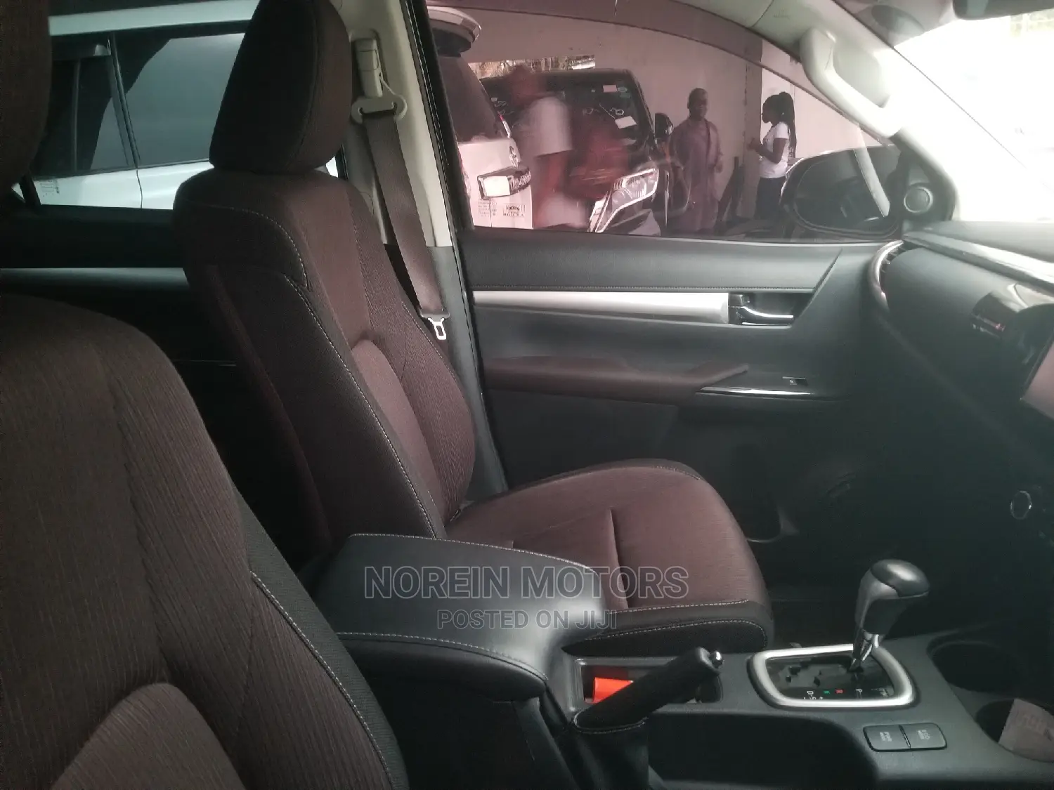 Toyota Hilux 2016 Black