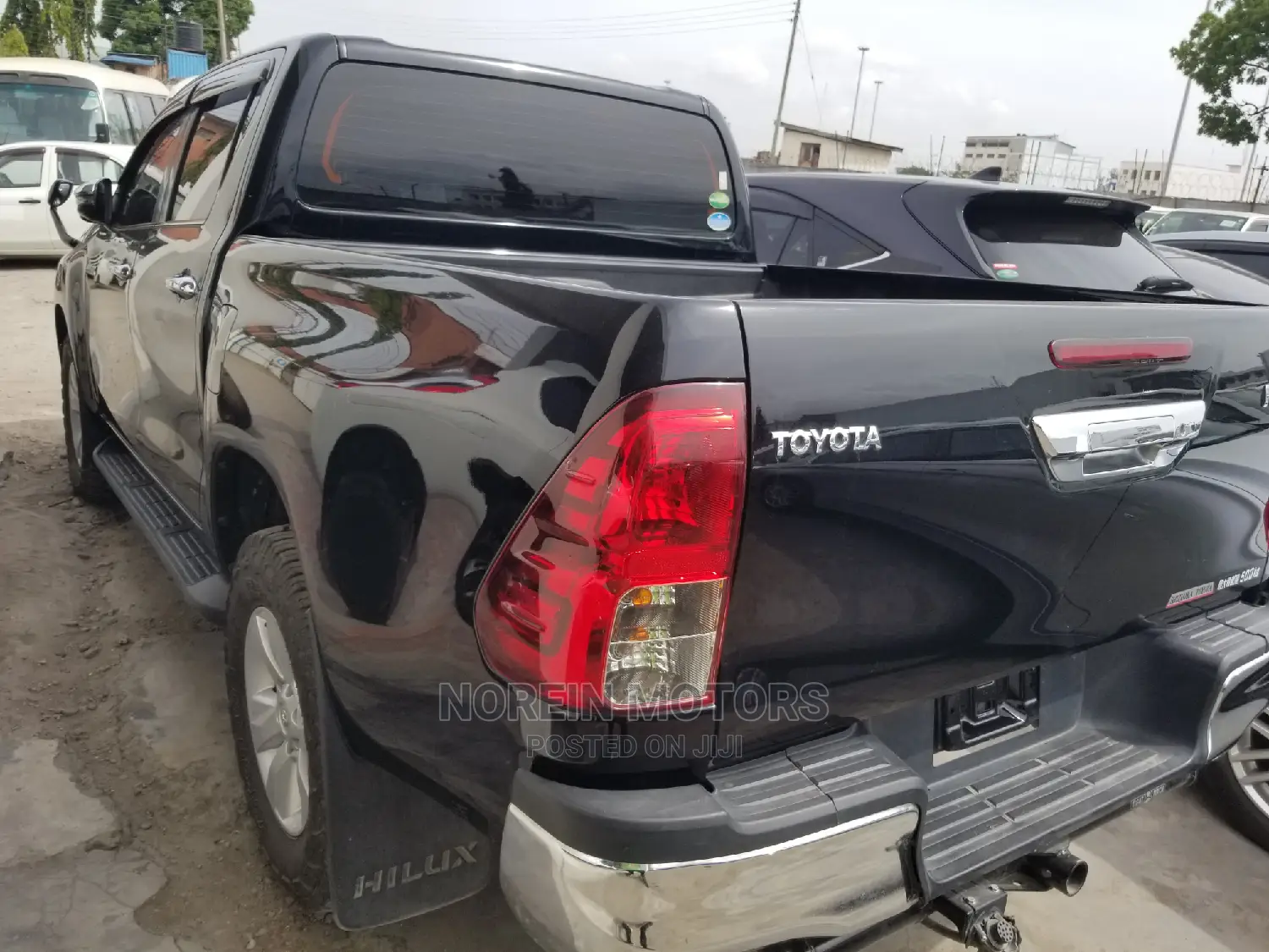 Toyota Hilux 2016 Black