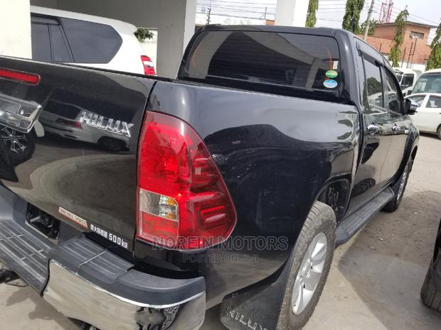 Toyota Hilux 2016 Black - thumbnail 8