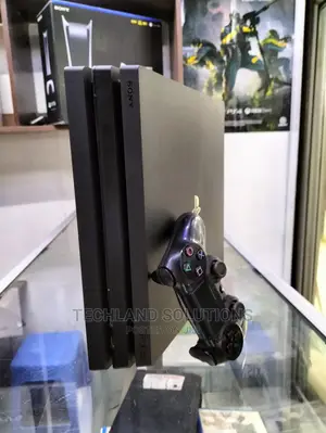 Ps4 PRO Chipped With 17 Games ! 