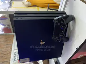 Play Station 4 Pro, Chipped, 20 Games