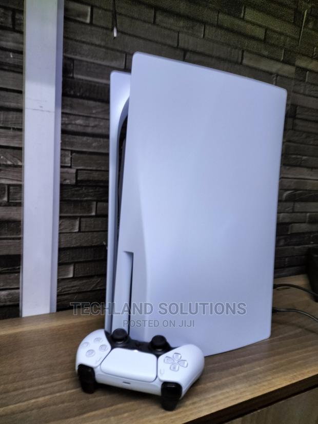 New Playstation 5 White - main view