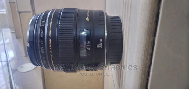 85mm 1.8 Canon Lense