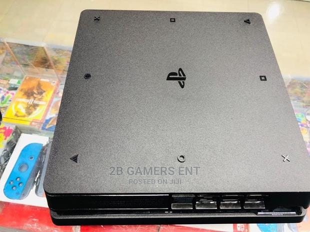 Slim Ps4, Ex German, Mint Condition - thumbnail 4
