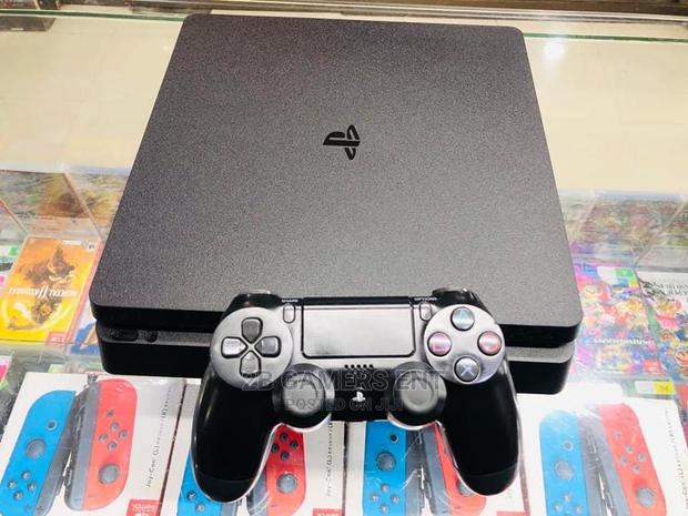 Slim Ps4, Ex German, Mint Condition - main view