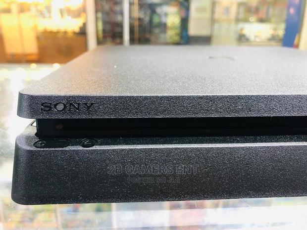 Slim Ps4, Ex German, Mint Condition - thumbnail 7