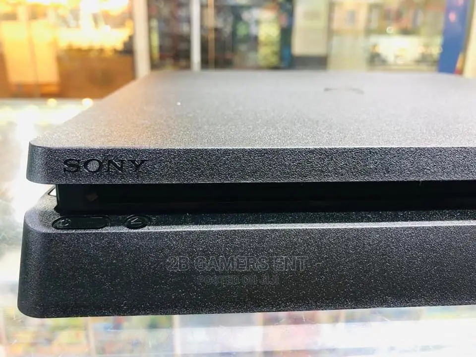 Slim Ps4, Ex German, Mint Condition