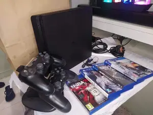 Play Station 4, Home Used