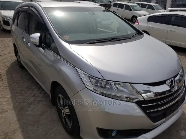 Honda Odyssey 2015 Silver - thumbnail 3