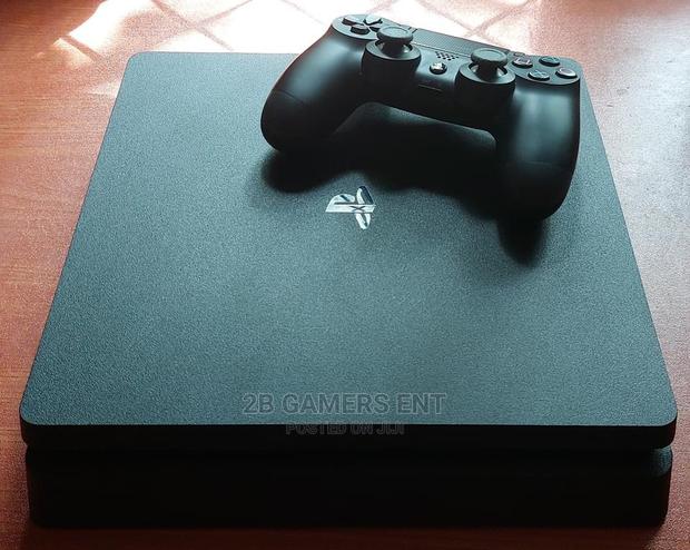 Used Play Station 4, Extra Pad - main view