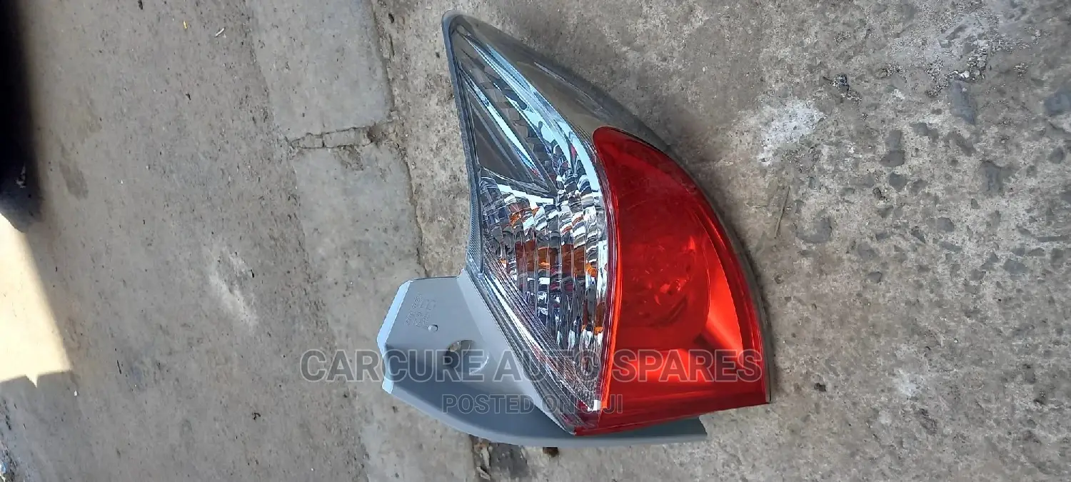 Toyota Ractis 2014 2015 Tail Light