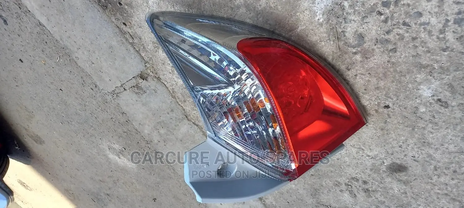 Toyota Ractis 2014 2015 Tail Light