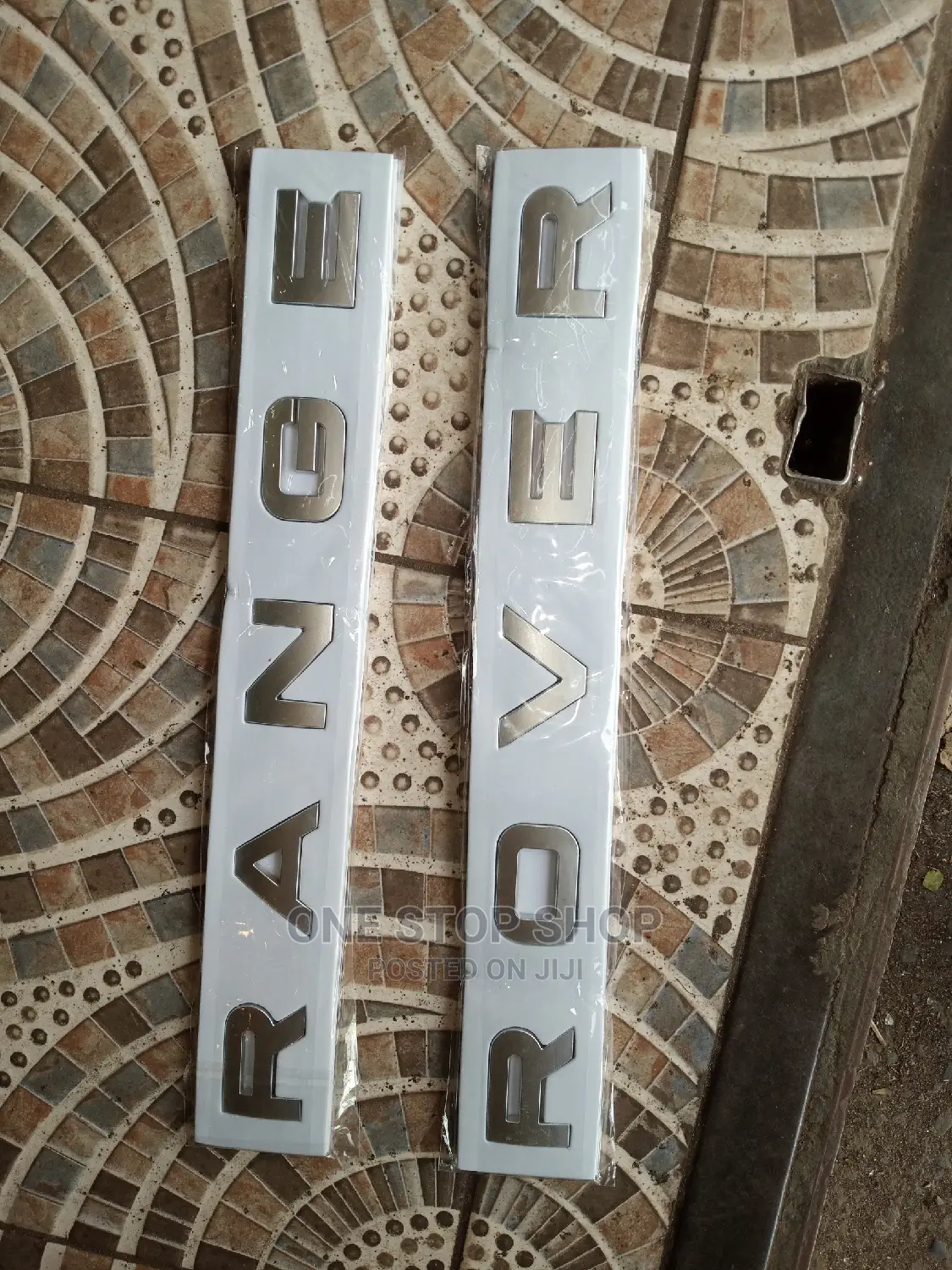 Range Rover Letter Logo