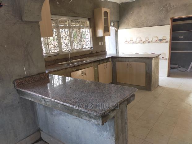 Creamish Granite Shade - thumbnail 4