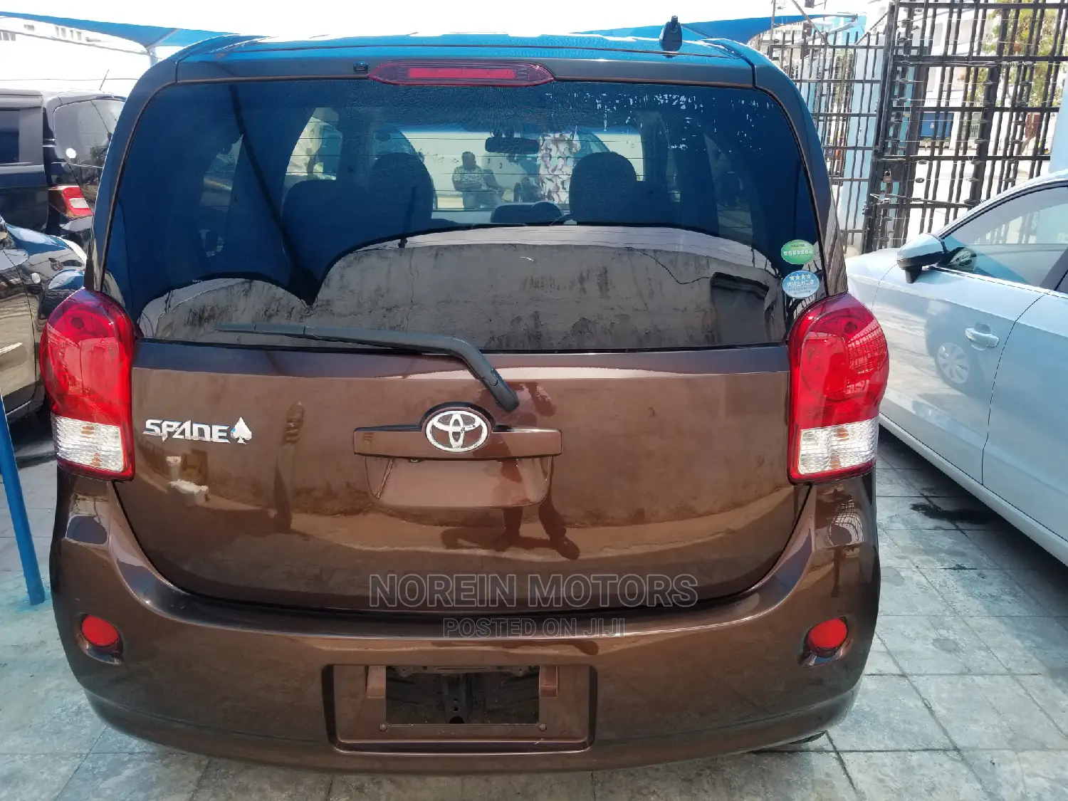 Toyota Spade 2015 Orange