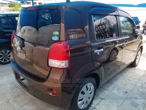 Toyota Spade 2015 Orange