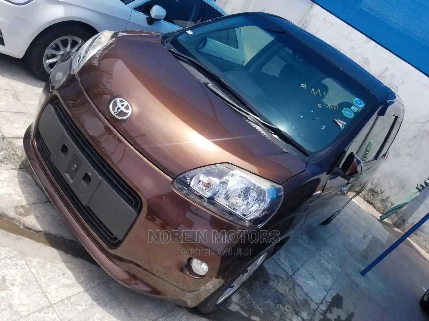 Toyota Spade 2015 Orange