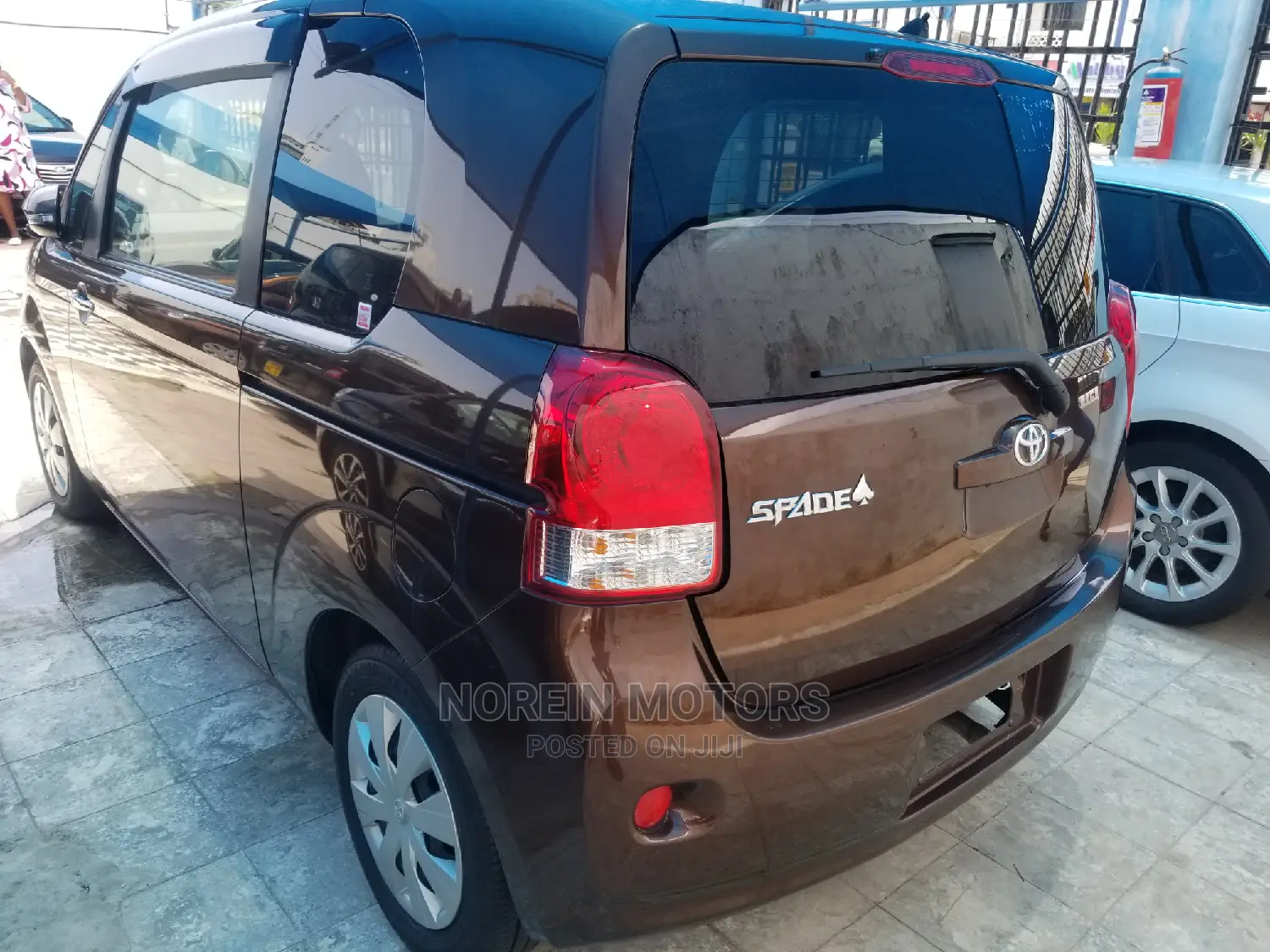 Toyota Spade 2015 Orange