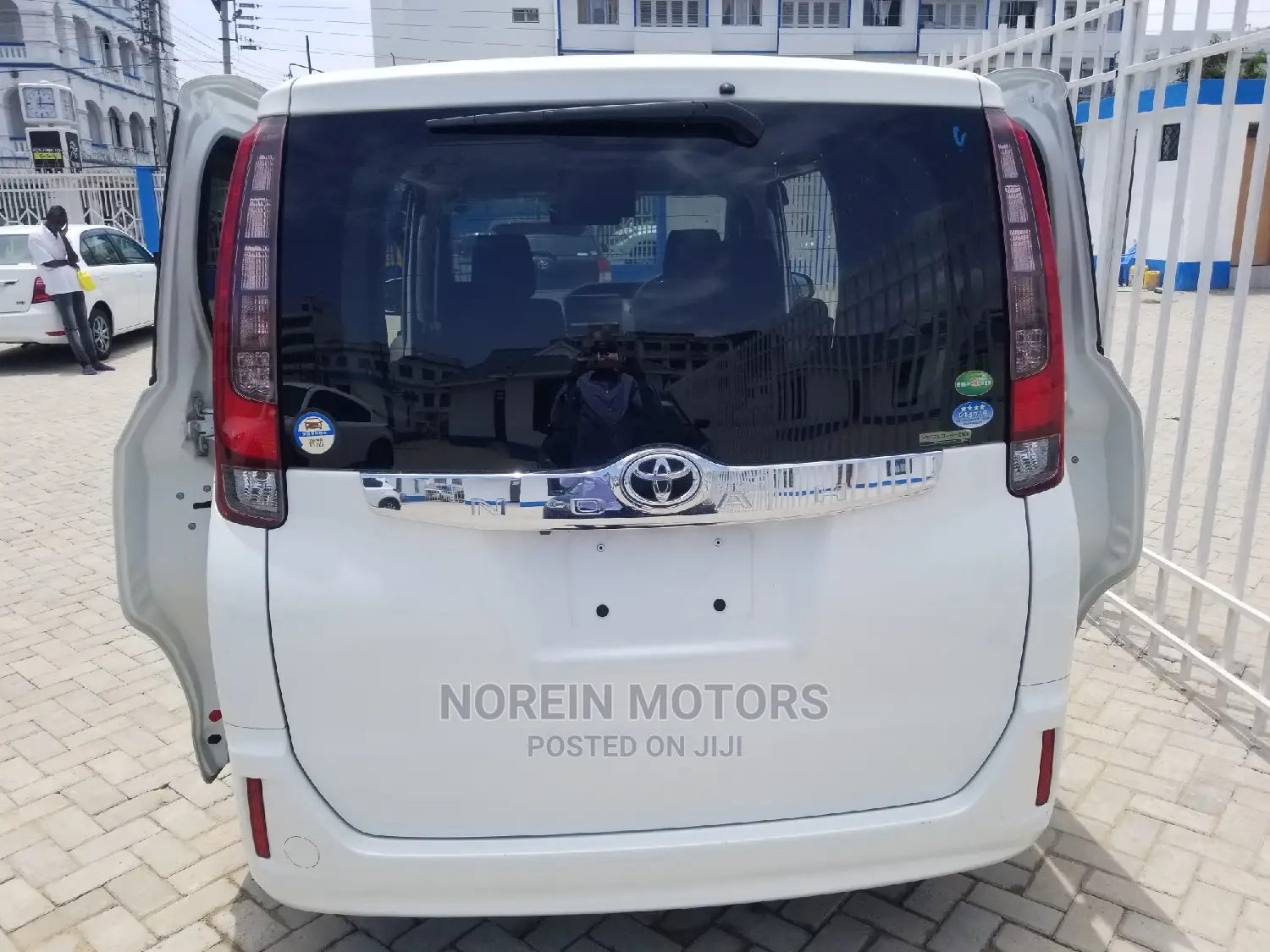 Toyota Noah 2014 Off white