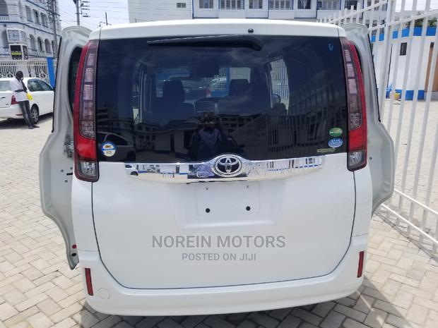 Toyota Noah 2014 Off white - thumbnail 6