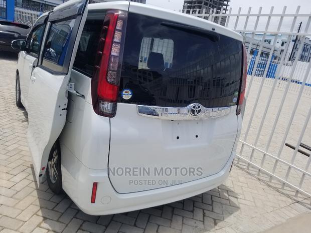 Toyota Noah 2014 Off white - thumbnail 7