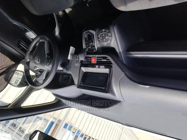 Toyota Noah 2014 Off white - thumbnail 10