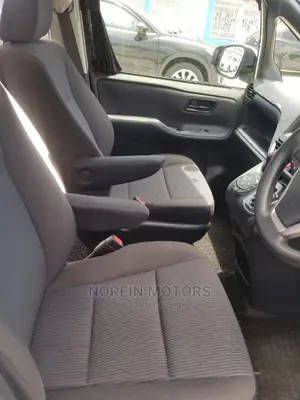 Toyota Noah 2014 Off white