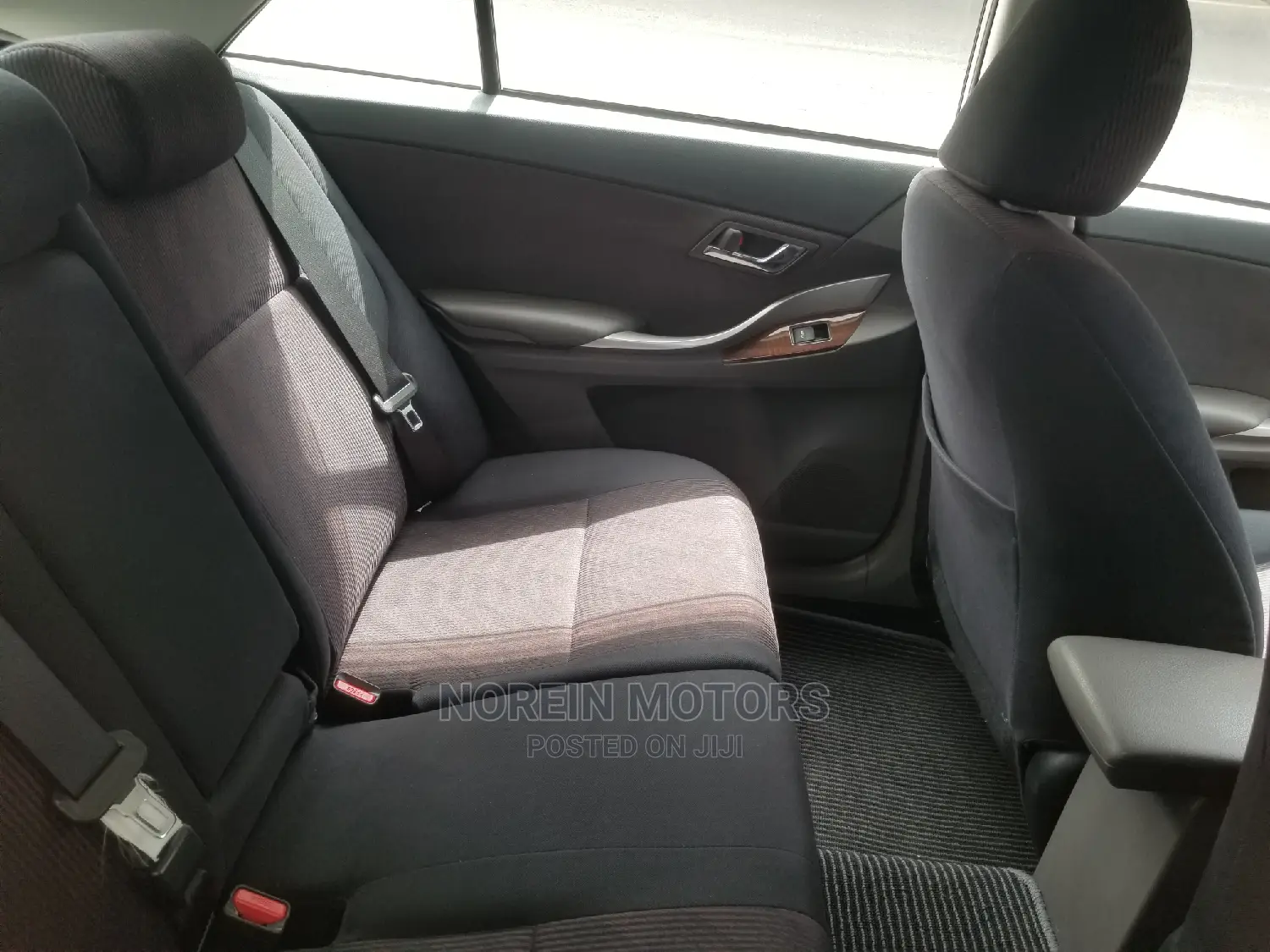 Toyota Premio 2014 Silver