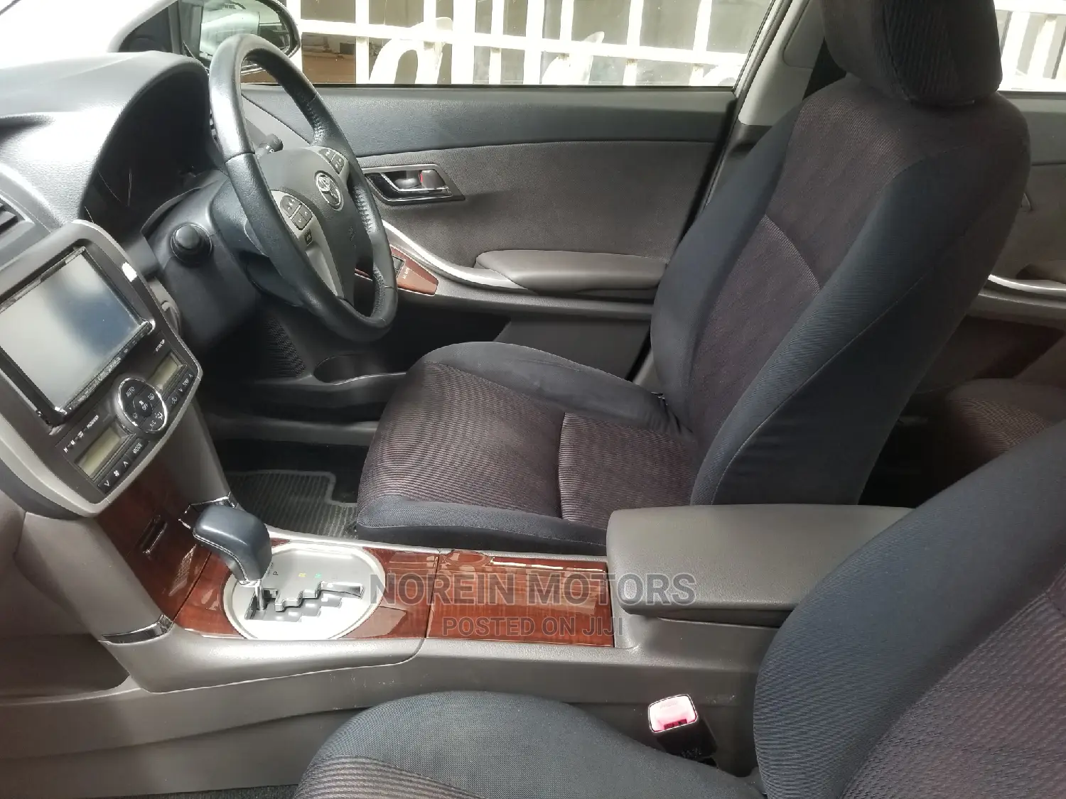 Toyota Premio 2014 Silver