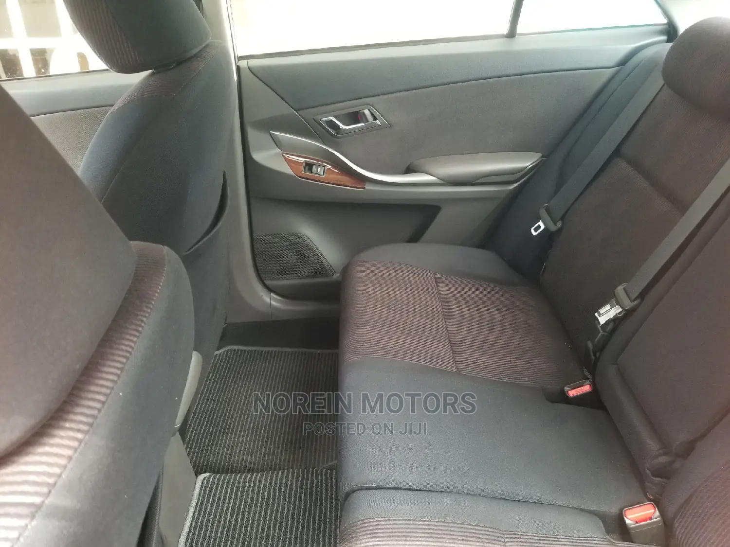 Toyota Premio 2014 Silver