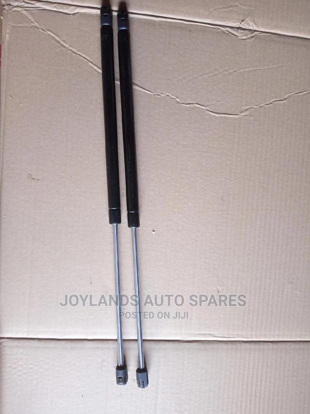 Boot Shock Nissan Xtrail 2005