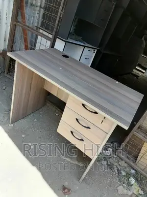 Supreme Top Quality Office Desk