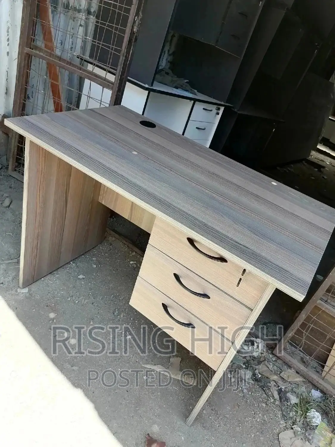 Finest Top Quality Office Desk