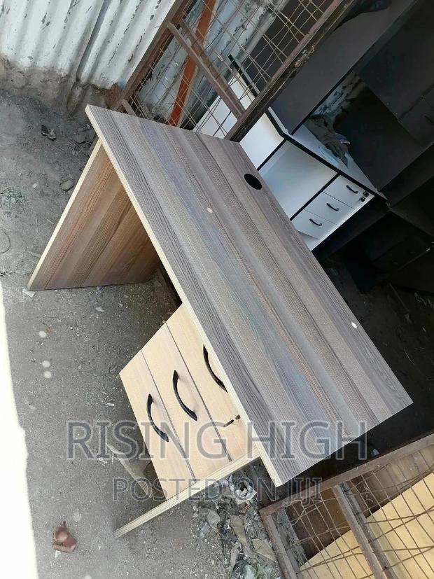 Supreme Prestigious Quality Office Desk