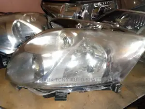 Auris 2005 Headlight