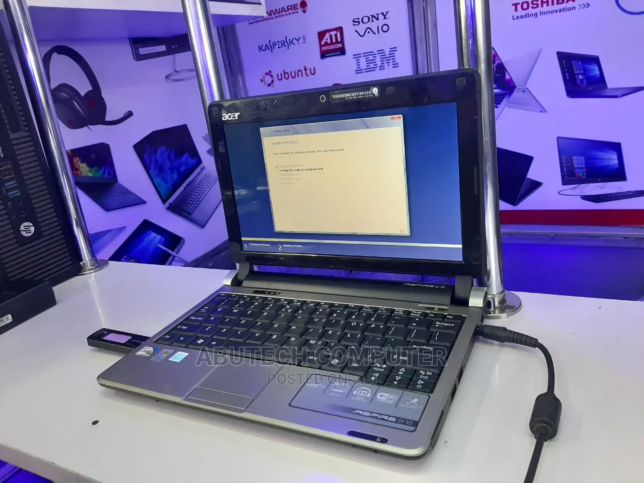 Laptop Acer Aspire 1 2GB Intel Atom HDD 320GB