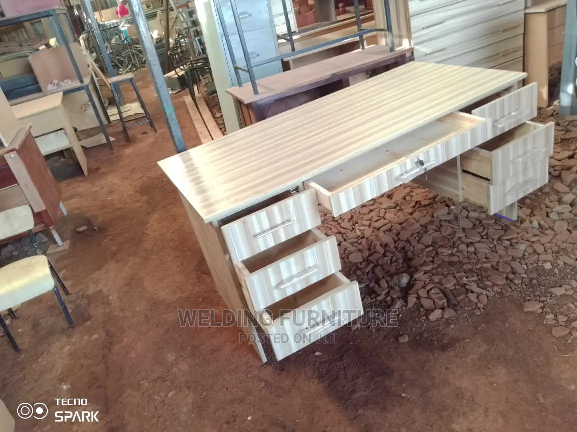 Exclusive Office Desk