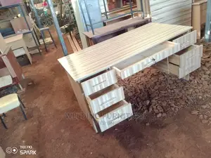 Exclusive Office Desk