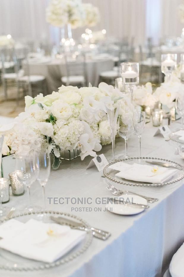 Round Clear Charger Plates - thumbnail 3