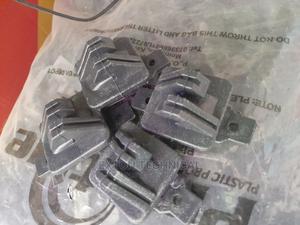 W Electric Claw Insulators - thumbnail 2